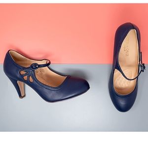 Chase & Chloe Kimmy-21 Women's Round Toe Pierced Mid Heel Mary Jane Style Dress